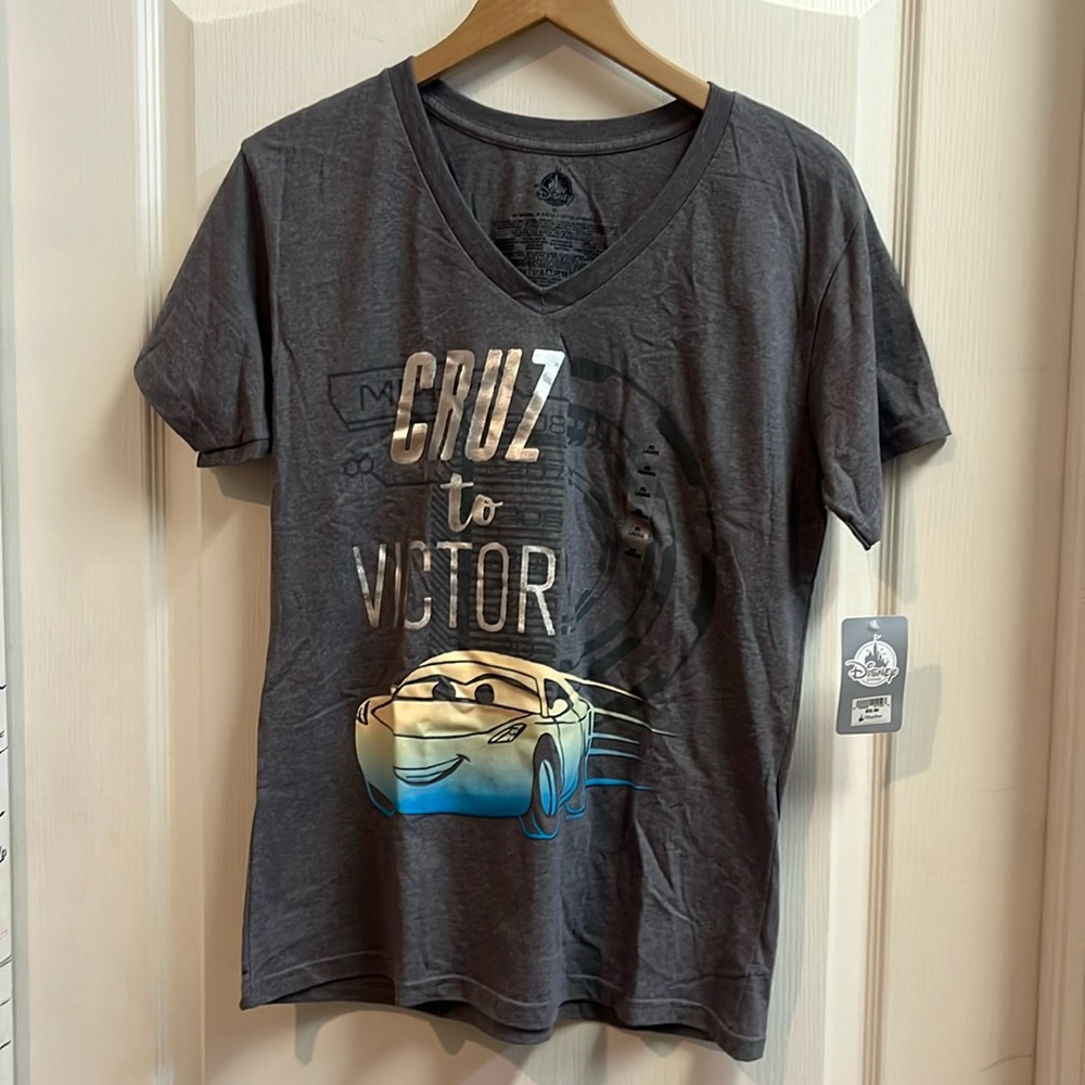 New women’s Disney tshirt size xl